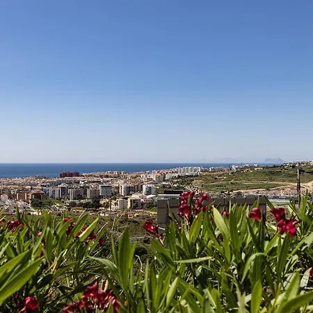 Luxurious At Hills With Stunning Views *