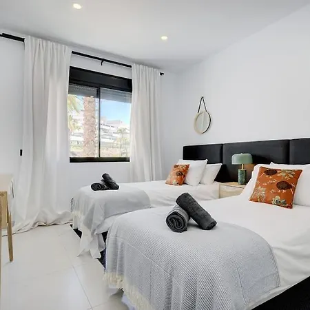 아파트 Luxurious At Hills With Stunning Views