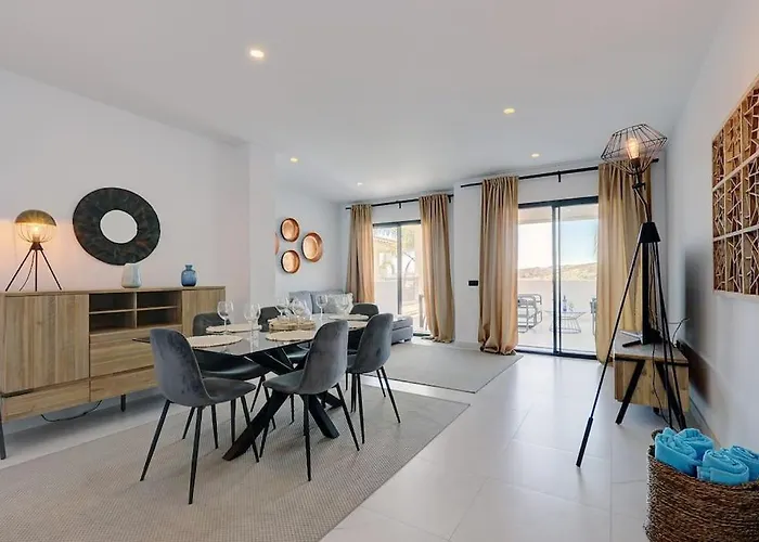 Luxurious At Hills With Stunning Views Apartamento *