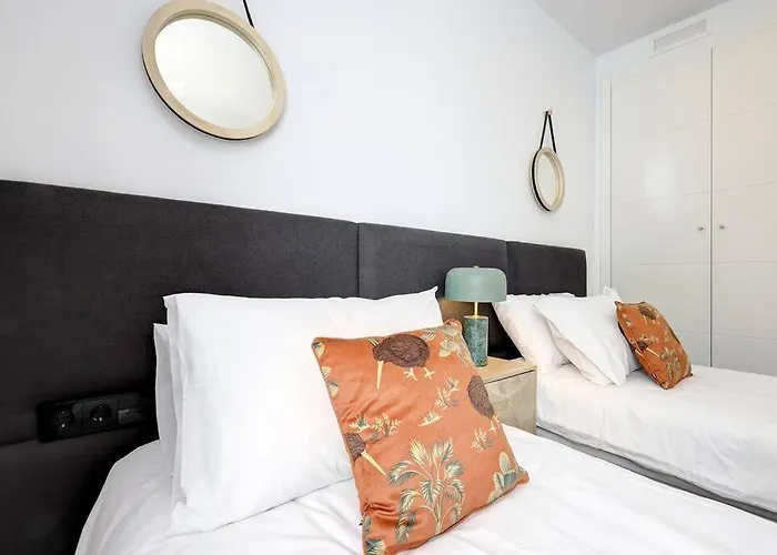 아파트 Luxurious At Hills With Stunning Views