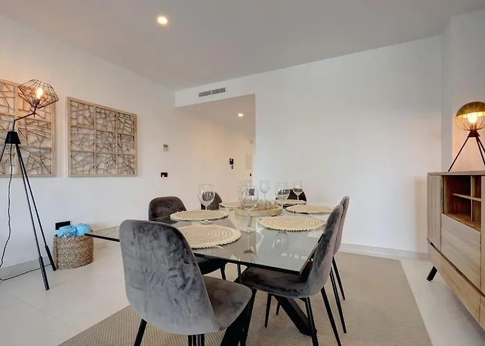 아파트 Luxurious At Hills With Stunning Views *