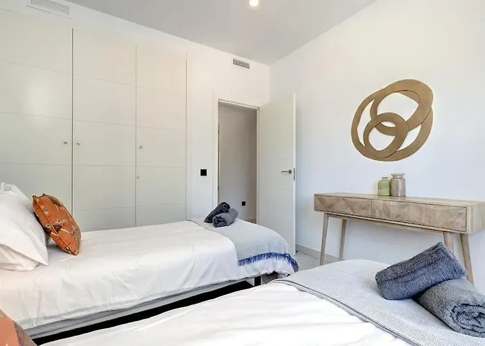 Luxurious At Hills With Stunning Views *