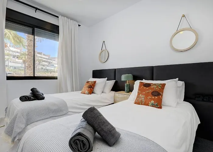 Luxurious At Hills With Stunning Views 아파트 *