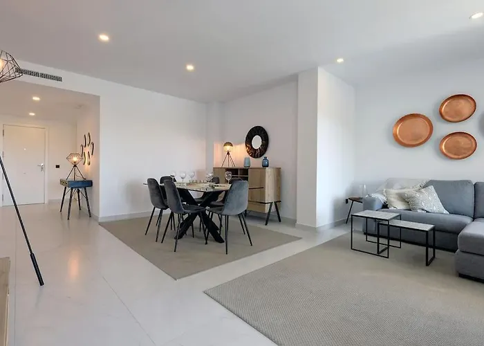 Luxurious At Hills With Stunning Views 아파트 에스테포나