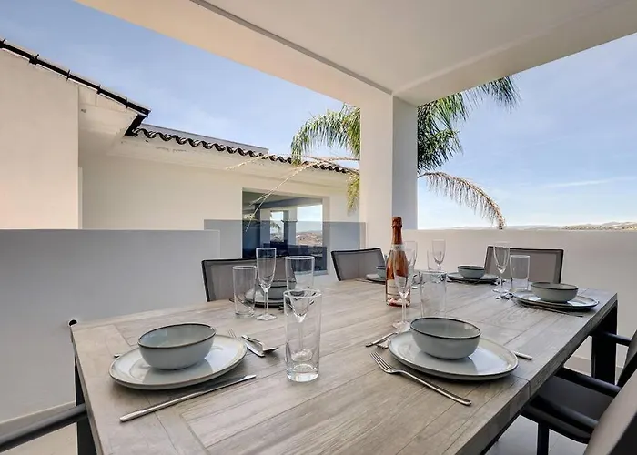 Luxurious At Hills With Stunning Views Apartamento