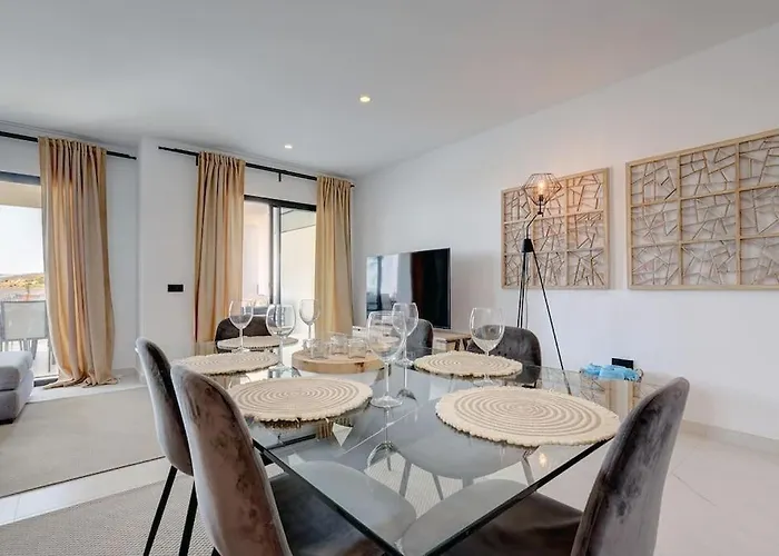 아파트 Luxurious At Hills With Stunning Views