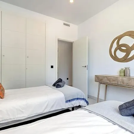 Luxurious At Hills With Stunning Views *