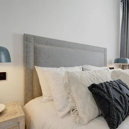 Luxurious At Hills With Stunning Views إِستيبونا