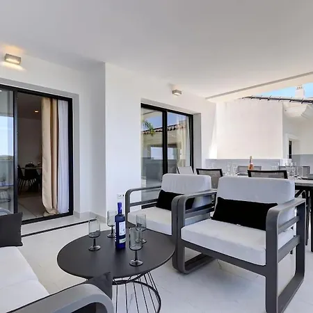 Luxurious At Hills With Stunning Views شقة *