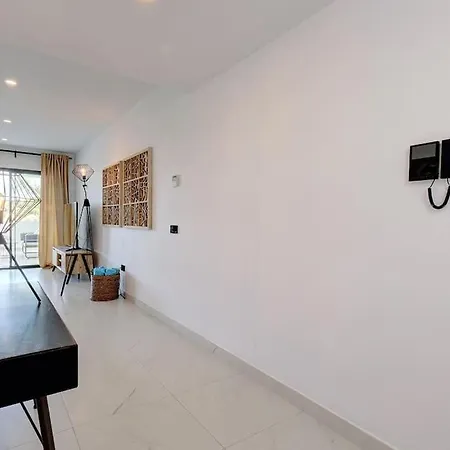 Luxurious At Hills With Stunning Views *