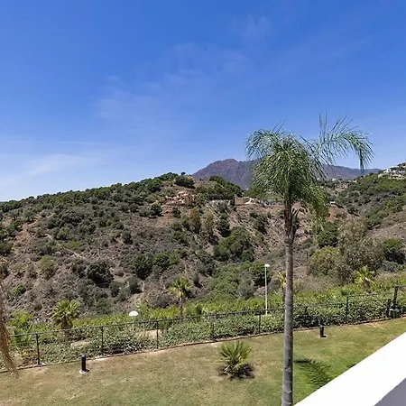 شقة Luxurious At Hills With Stunning Views