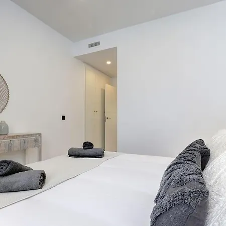 Luxurious At Hills With Stunning Views *