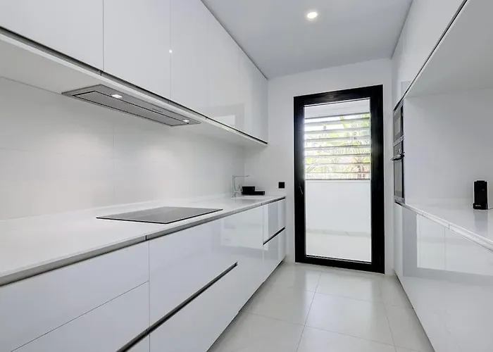 Luxurious At Hills With Stunning Views Apartment