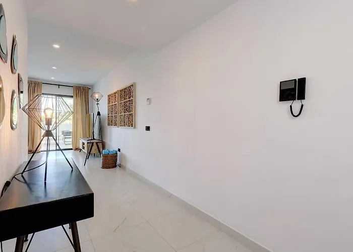 Luxurious At Hills With Stunning Views *