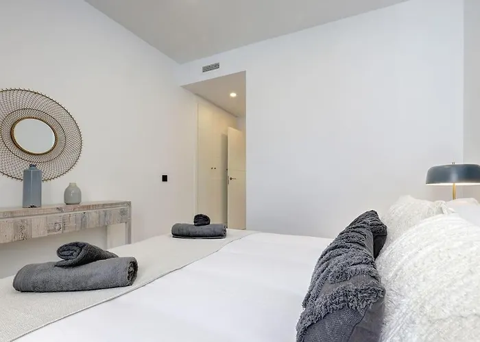 Luxurious At Hills With Stunning Views *