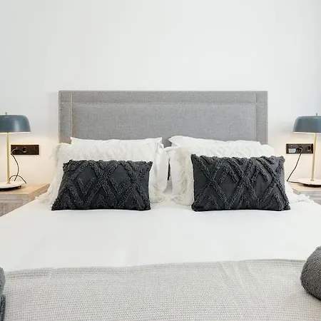 Luxurious At Hills With Stunning Views شقة *